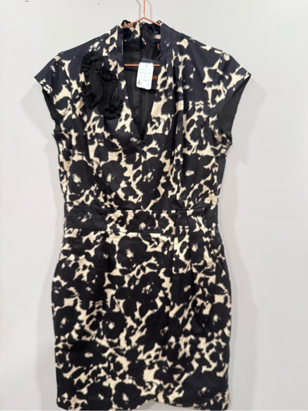 NWT Just Taylor Black & Ivory Floral Sheath Faux Wrap Dress Size 12 Pockets